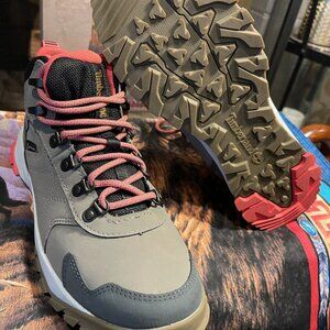 New Timberland Women's Waterproof Hiking Boots Size 8.5 Gray Pink Trail Ready